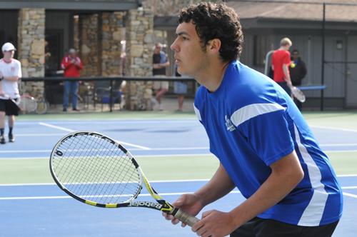 Men's tennis serves up a 10-7 record