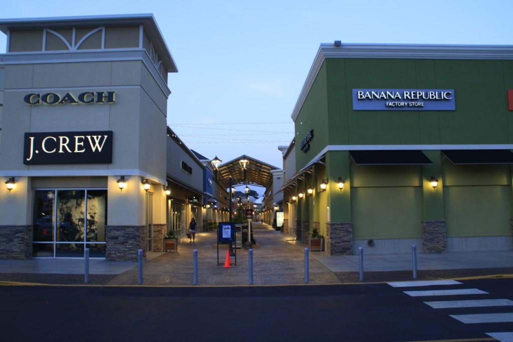 New outlet mall, improving economy to result in more jobs